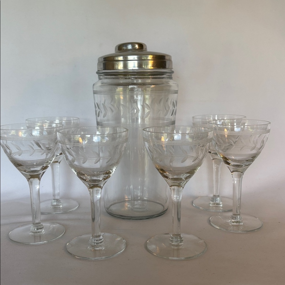 VINTAGE 1950’s SET OF 6 LIQUOR- CORDIAL APERITIF- ETCHED GLASSES & DRINK MIXER